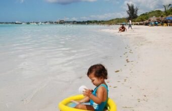 Sol, arena y bebés: cuidados antes de ir a la playa en Semana Santa