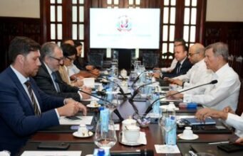 Canciller se reúne con representante fuerza de pandilla de Haití