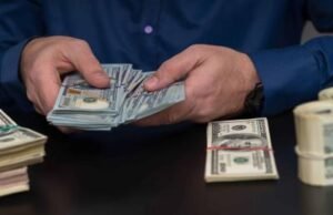 Dólar cae por debajo de los RD$60 en RD