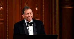 Caso Epstein: Pritzker se retira como presidente de hoteles Hyatt