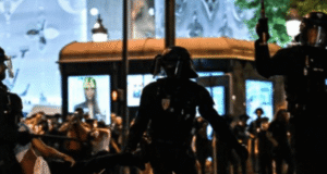Celebraciones del PSG en París terminan en disturbios y arrestos