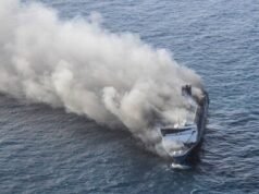Cinco muertos y 41 desaparecidos por incendio en ferry en Indonesia