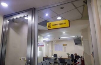 Ciudadanos critican demoras en Extranjería