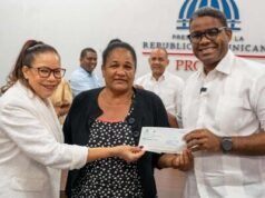Comerciantes de Manoguayabo reciben ayudas económicas