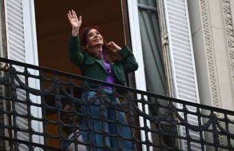Justicia argentina intima a Kirchner por actos de partidarios