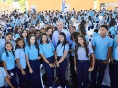 Abinader invita a jóvenes a aprovechar acceso a internet