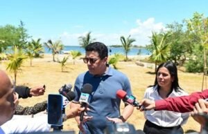David Collado supervisa intervención de la playa El Faro