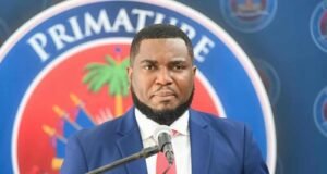 Dejan el libertad a Antoine Jean Simon Fénélon