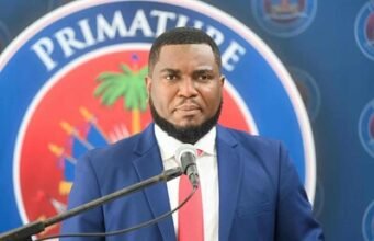 Dejan el libertad a Antoine Jean Simon Fénélon