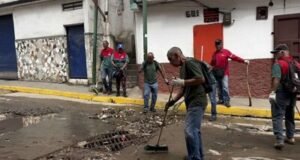 Desbordamiento de quebradas en Venezuela causa daños