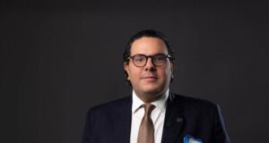 Designan a Víctor Cedeño Brea como superintendente de Bancos