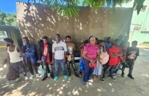 Detienen hombre transportando 17 haitianos en Santiago Rodríguez