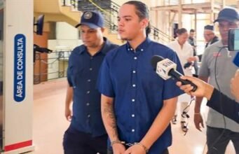 Dictan prisión preventiva a acusado de apuñalar expareja en Santiago