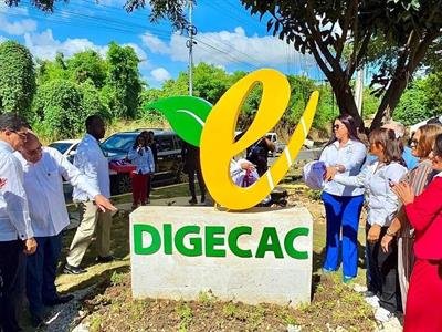 Digecac remoza el Triángulo Verde en la avenida Hípica