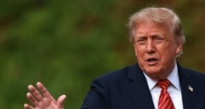 Donald Trump promete eliminar los aranceles al whisky irlandés