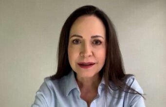 María Corina Machado denuncia cierre espacio aéreo en Venezuela