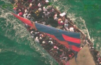 EE.UU. intercepta un barco con 240 migrantes haitianos