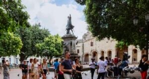 Afirman aplicaciones móviles influyen en decisiones al viajar