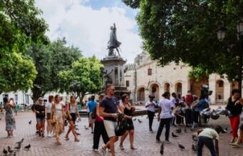 Afirman aplicaciones móviles influyen en decisiones al viajar