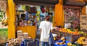 El alza de los alimentos golpea el bolsillo de familias dominicanas
