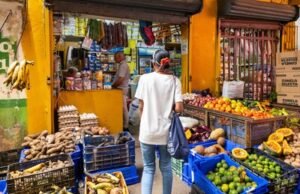 El alza de los alimentos golpea el bolsillo de familias dominicanas
