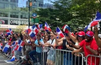 El Empire State Building se ilumina por desfile dominicano
