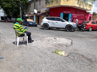 el-mal-estado-de-la-calle-antonio-mayi-perez-dificulta-el-transito-5f878789-focus-0-0-400-300