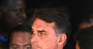El partido de Flávio Bolsonaro reconoce la victoria de Lula da Silva