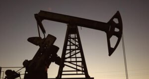 Petróleo de Texas cae más 4 % ante la posible liberación reservas UE