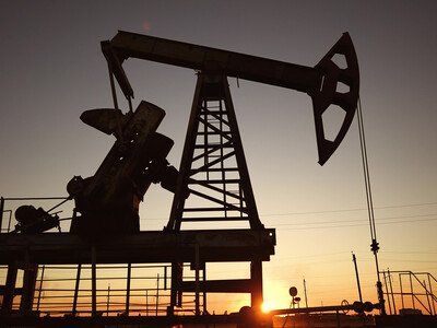 Oil,Production.,Silhouette,Oil,And,Gas,Production,Rig,At,Sunset