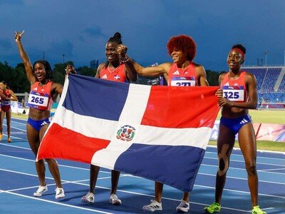 el-relevo-femenino-4x100-le-da-a-rd-su-medalla-11-de-oro-en-atlet-89ac7532-focus-0.06-0.49-400-300