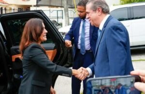 Embajadora de EE. UU. visita a Francisco Javier García