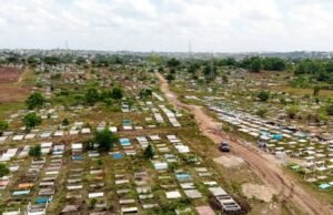 En Los Alcarrizos buscan organizar cementerio improvisado