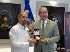 Entregan medalla por los 150 años del fallecimiento de Duarte