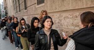 28% de los hijos de migrantes en España van a la universidad