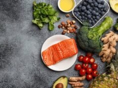 Autoridades recomiendan evitar alimentos procesados y grasas