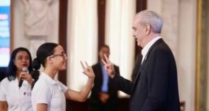 Estudiantes con discapacidad auditiva destacan en formación en IA
