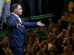 Flávio Bolsonaro oficializa su candidatura presidencial en Brasil