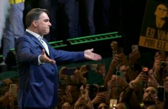 Flávio Bolsonaro oficializa su candidatura presidencial en Brasil