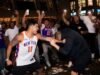 fanáticos de los Knicks destrozan una camiseta de Wemby