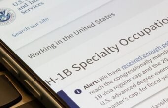 Gobierno Trump anuncia tarifa visa H-1B de 100,000 dólares