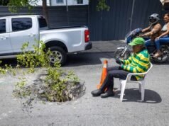 Hoyo sin tapa pone en riesgo a quienes circulan por calle Galván