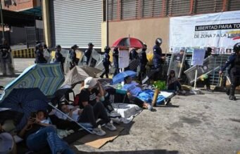 Más de 200 presos políticos en huelga de hambre en Venezuela