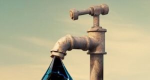 La tormenta perfecta: bolsillos flacos y petróleo caro