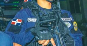 Agentes manchan uniforme con feminicidios