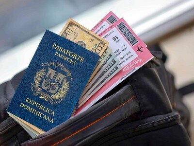 imagen-maleta-dinero-y-pasaporte-a8f4594e-focus-0-0-400-300