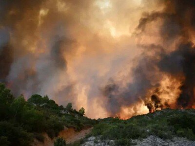 incendio-en-el-sudeste-de-francia-afecta-a-1700-hectareas-d3420499-focus-0-0-400-300