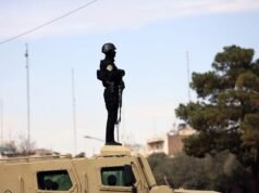 Israel dice atacó instalaciones de armas y cuarteles en Teherán