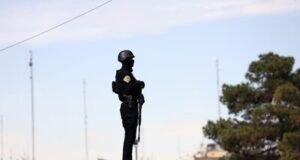 Israel dice atacó instalaciones de armas y cuarteles en Teherán