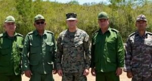 Jefe militar de EE.UU. se reúne con Ejército cubano en Guantánamo